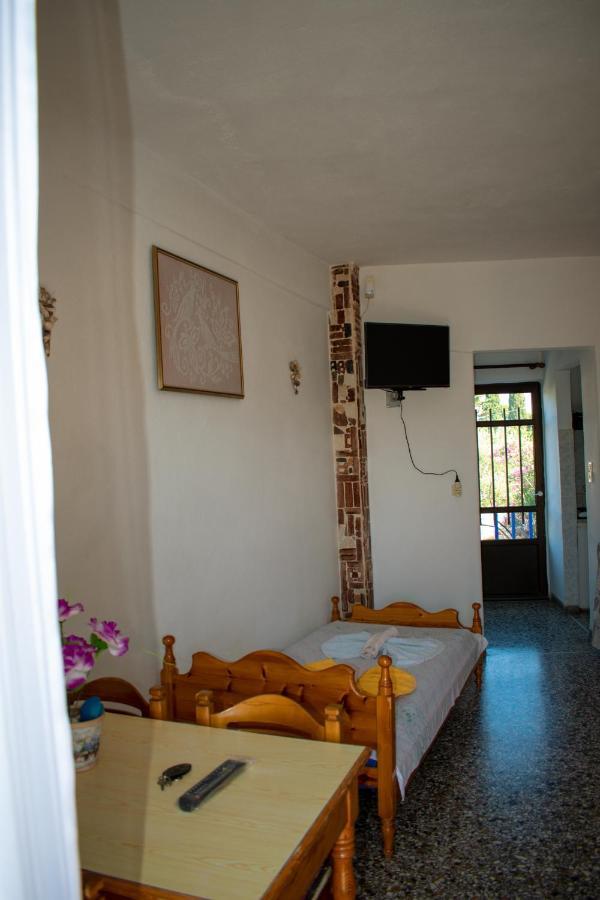 Efterpi Aggeli Apartment Loutrópolis Thermís Екстериор снимка