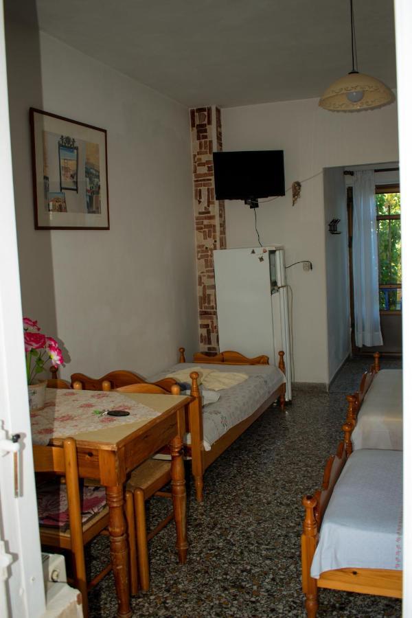 Efterpi Aggeli Apartment Loutrópolis Thermís Екстериор снимка